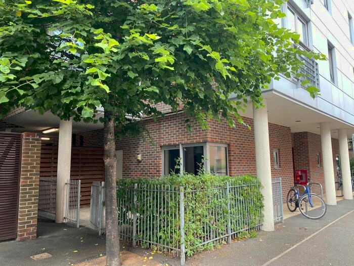 Studio To Rent In Cross Street, Portsmouth, PO1