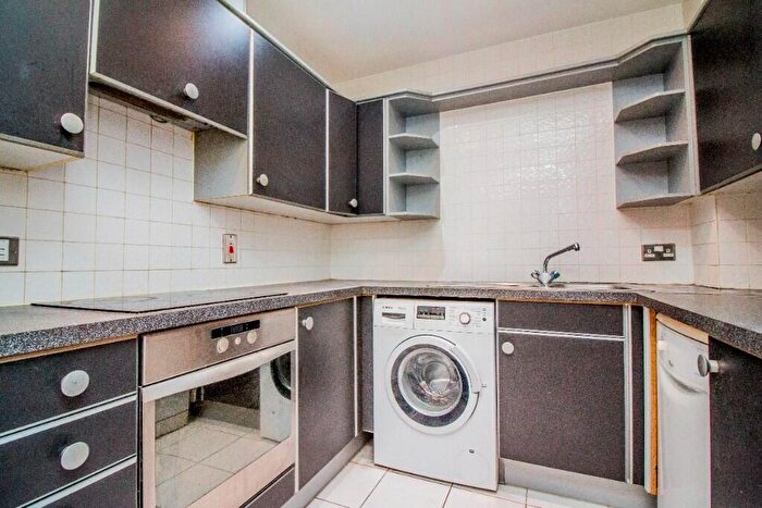 1 Bedroom Flat To Rent In Hainault Street, Ilford, London, IG1