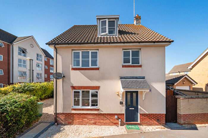 4 Bedroom Detached House For Sale In Olliver Acre, Wick, Littlehampton, West Sussex, BN17