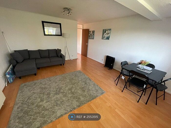 2 Bedroom Flat To Rent In Forest View, Cardiff, CF5