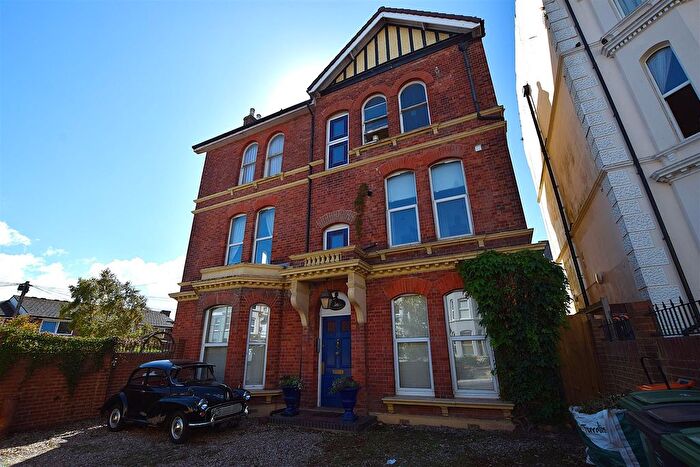 2 Bedroom Flat To Rent In Priory Avenue, Hastings, TN34