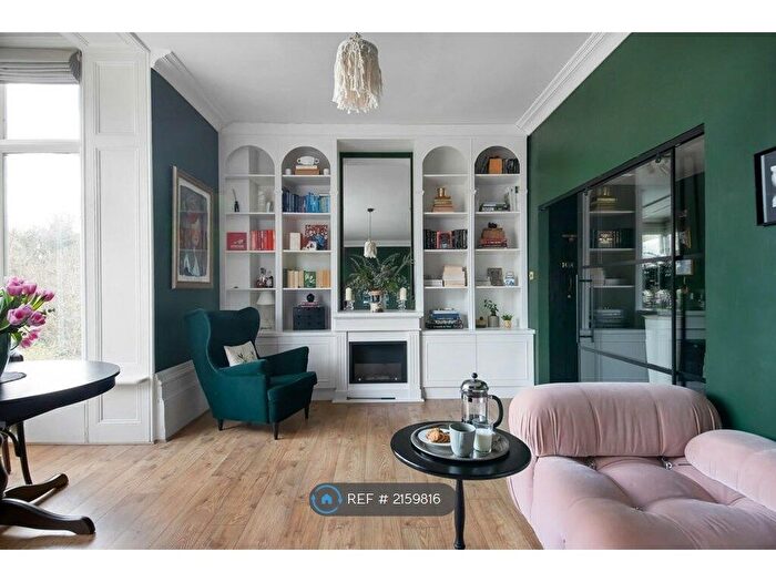 2 Bedroom Flat To Rent In Grange Court, London, SE26