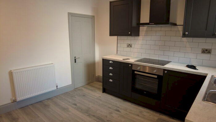 2 Bedroom Terraced House To Rent In Modern Bed Bath Terraced House // /, LN5