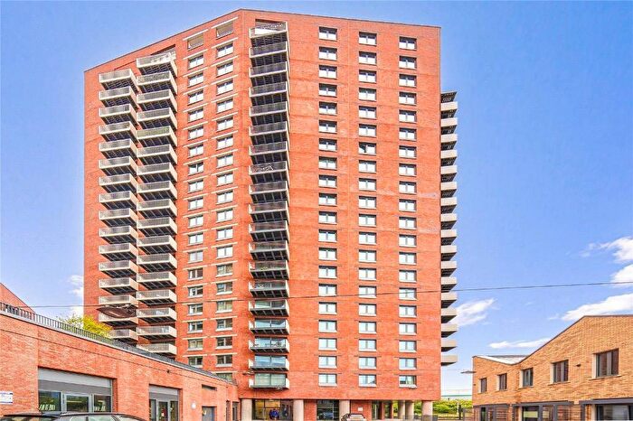 2 Bedroom Apartment To Rent In Makers Yard, London, E3