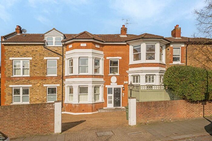 3 Bedroom Flat For Sale In Kirkstall Road, Streatham Hill, SW2