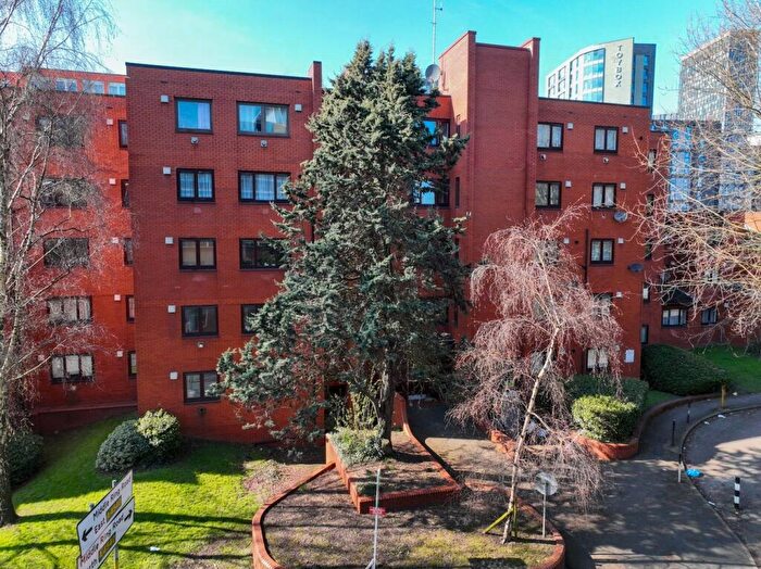 2 Bedroom Apartment For Sale In Wheeleys Lane, Birmingham, B15