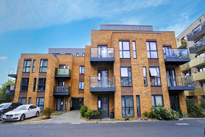 2 Bedroom Flat For Sale In Dominion Court, London Road, Hounslow, TW3