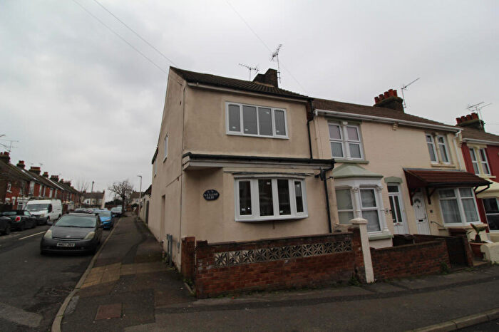 3 Bedroom Terraced House To Rent In Portland Road, Gillingham, ME7