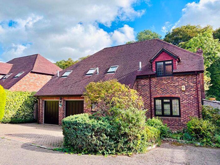 4 Bedroom Detached House For Sale In By Wood End, Chalfont St Peter, SL9