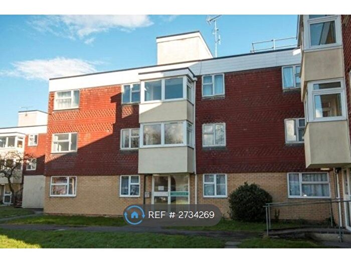 2 Bedroom Flat To Rent In Langdale Gardens, Reading, RG6