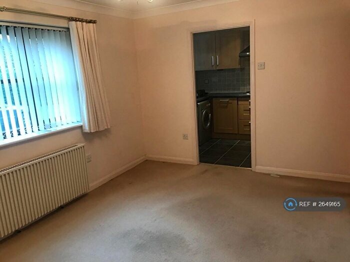 1 Bedroom Flat To Rent In Westfield Court, Fleet, GU51