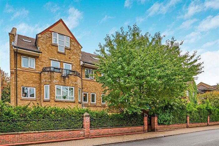 2 Bedroom Flat To Rent In St. James's Drive, Balham, SW12