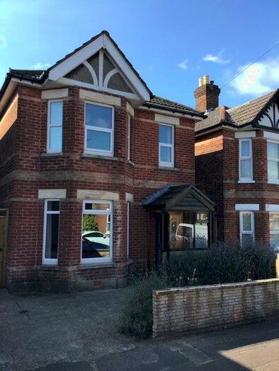 5 Bedroom Detached House To Rent In Prime Double Bed Student House On Osborne Road, BH9