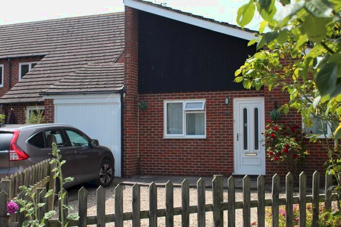 2 Bedroom Detached Bungalow To Rent In Sovereign Close, Didcot, OX11