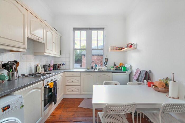 2 Bedroom Flat To Rent In Upper Tooting Road, London, SW17