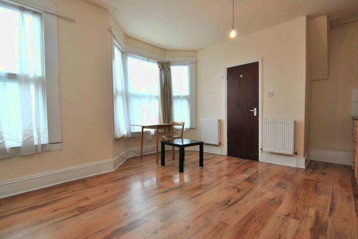 Studio To Rent In Philip Lane, Harringay, London, N15