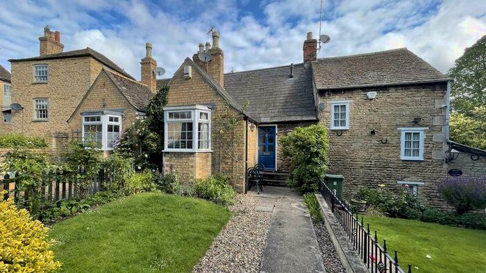 2 Bedroom Cottage To Rent In Water Street, Stamford, PE9