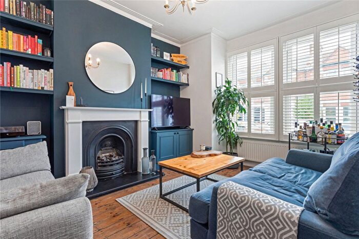 2 Bedroom Flat For Sale In Bickley Street, London, SW17