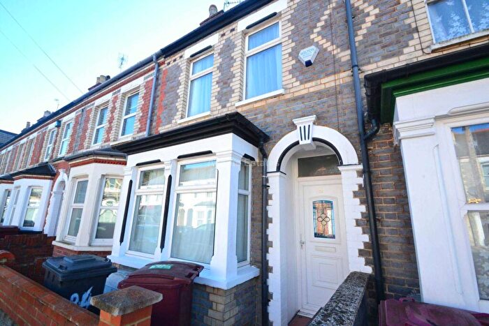 6 Bedroom Terraced House To Rent In Grange Avenue, Reading, RG6