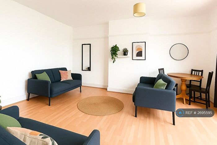 6 Bedroom Detached House To Rent In Pine Grove, Bristol, BS7