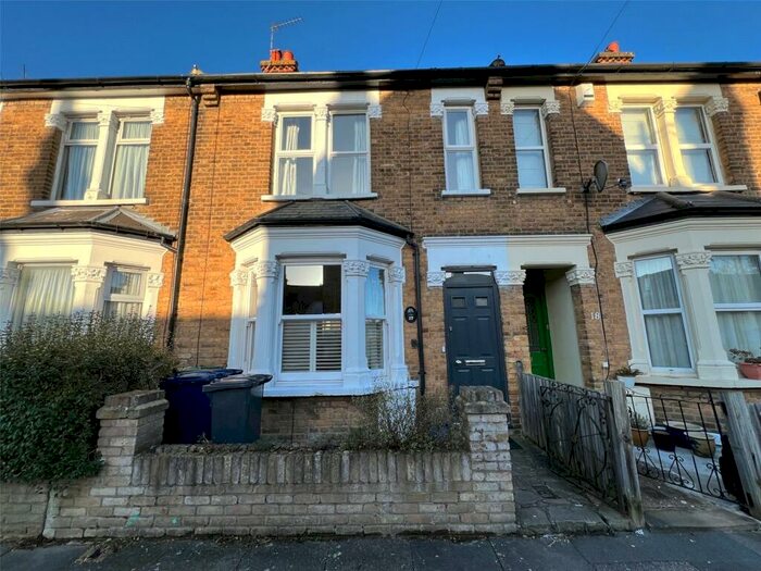 3 Bedroom Terraced House To Rent In Thornton Road, Barnet, EN5