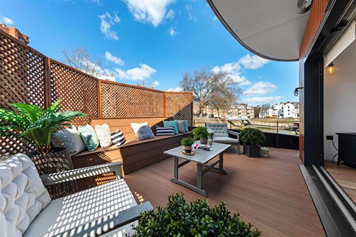 3 Bedroom Maisonette To Rent In Cheyne Walk, SW10