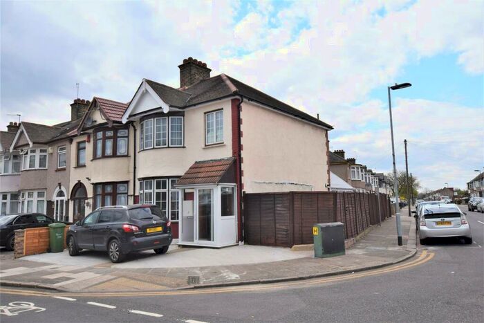 4 Bedroom End Of Terrace House To Rent In Salisbury Avenue, Barking, IG11