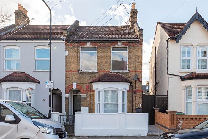 2 Bedroom Flat For Sale In Westbury Road, Walthamstow, E17