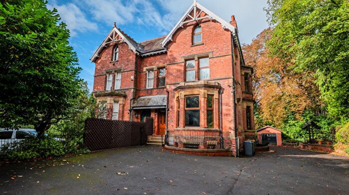 6 Bedroom Semi-Detached House For Sale In Garstang Road, Fulwood, PR2