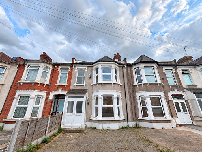 5 Bedroom Terraced House To Rent In Windsor Road, Ilford, IG1