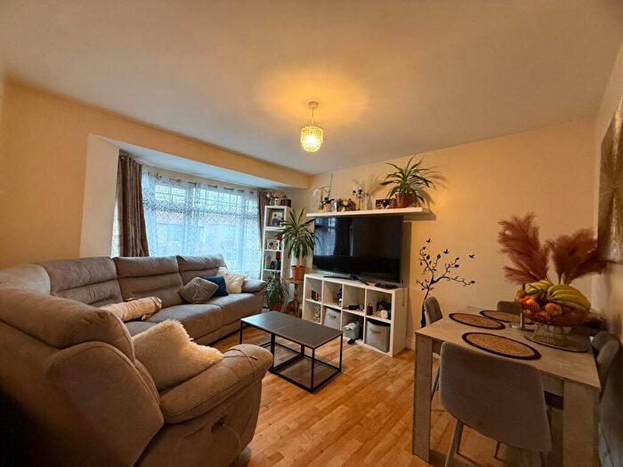 2 Bedroom Maisonette To Rent In Manor Road (F F), Harrow, Greater London, HA1