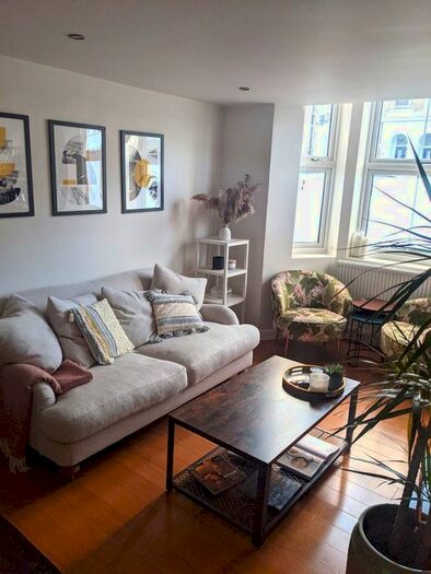 2 Bedroom Flat To Rent In Adys Road, Pechkam, SE15