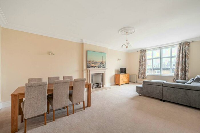 3 Bedroom Flat To Rent In Belsize Park Gardens, Belsize Park, London, NW3