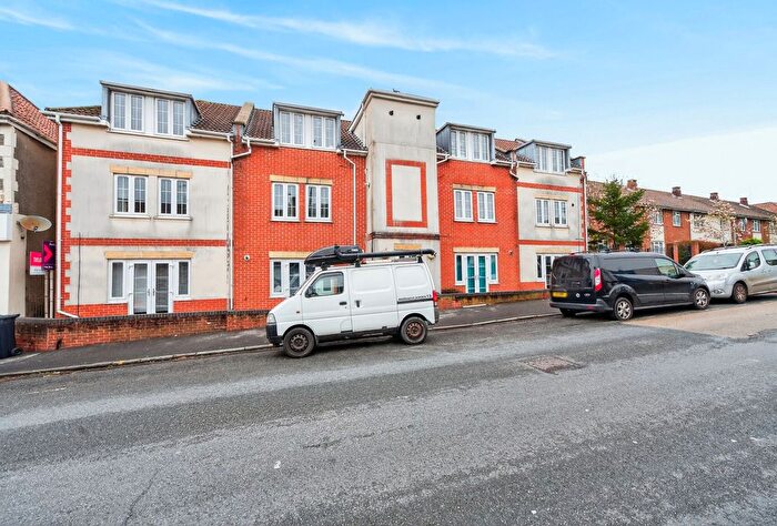 2 Bedroom Flat For Sale In Bell Hill Road, Bristol, BS5