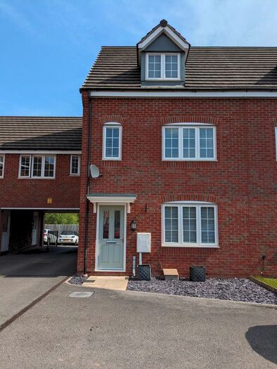 4 Bedroom Semi-Detached House To Rent In Buckland Close, Sutton In Ashfield, Nottinghamshire, NG17