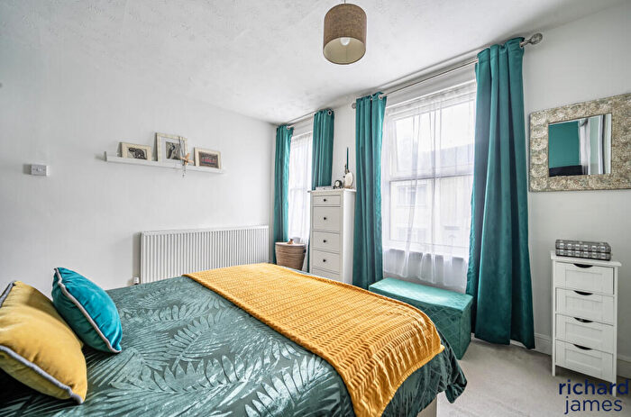 3 Bedroom Terraced House For Sale In William Street, Kingshill, Swindon, SN1