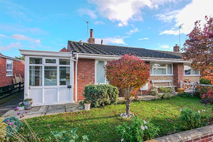 2 Bedroom Bungalow For Sale In The Moorlands, Benson, OX10