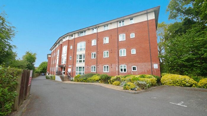2 Bedroom Flat For Sale In Kings Place, North Drive, Hatfield, AL9