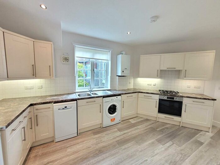 2 Bedroom Maisonette To Rent In Dekker Road, Dulwich, London, SE21