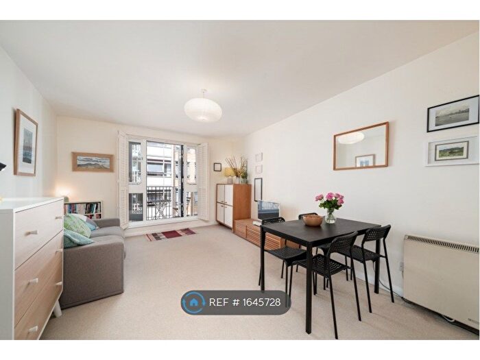 2 Bedroom Flat To Rent In Thames Heights, London, SE1