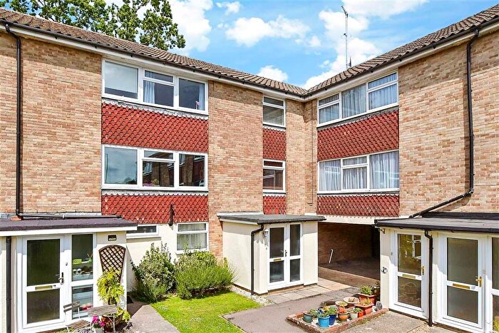 3 Bedroom Maisonette For Sale In York Close, Horsham, West Sussex, RH13