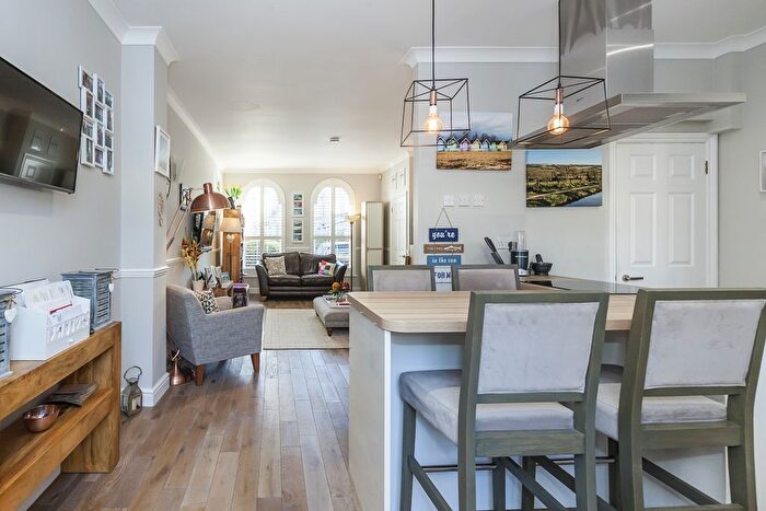 3 Bedroom Flat To Rent In Helena Square, London, SE16