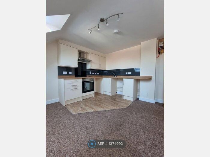 1 Bedroom Flat To Rent In Eagleside Hse, Andover, SP10