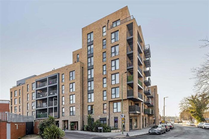 1 Bedroom Flat To Rent In Woodley Crescent, Cricklewood, NW2