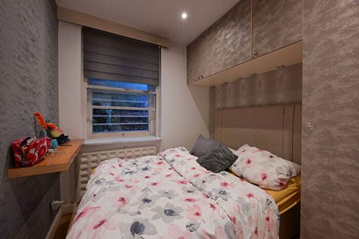 1 Bedroom Flat For Sale In Sinclair Road, Brook Green, London, W14