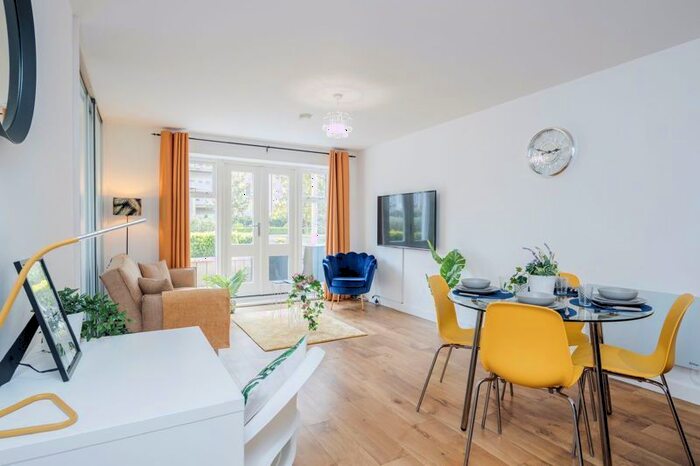 1 Bedroom Flat To Rent In Park Lodge Avenue, West Drayton, UB7