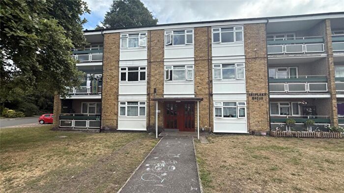 2 Bedroom Apartment For Sale In Segsbury Grove, Bracknell, Berkshire, RG12
