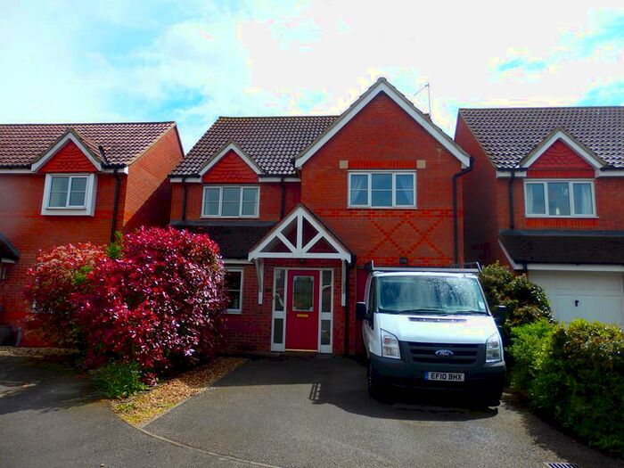 4 Bedroom Detached House To Rent In Birkdale Drive, Rushden, NN10