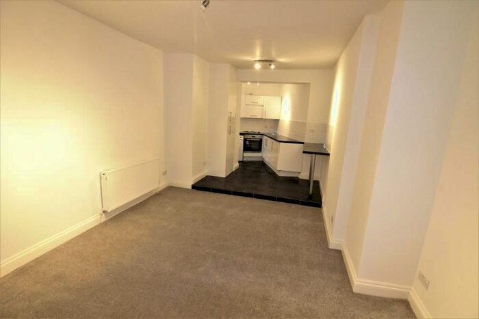 2 Bedroom Flat To Rent In Surrey Road, Westbourne, Bournemouth, BH4