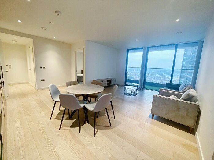 2 Bedroom Flat To Rent In Bagshaw Building, Wards Place, London, [Ref: KhpLlt], E14